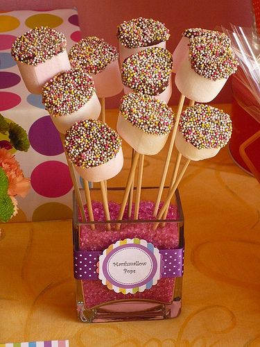 Chocolate Display Ideas, Marshmallow Pops Recipe, Dipped Marshmallows, Marshmallow Dip, Chocolate Covered Marshmallows, Shower Desserts, Marshmallow Pops, Rainbow Birthday Party, Kids Party Food