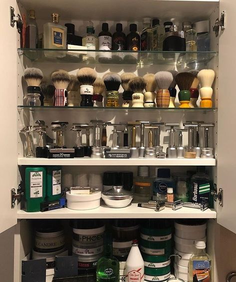 Den Cabinet, Shaving Aesthetic, Soap Organization, Safety Razor Shaving, Shaving Supplies, Vintage Shaving, Wet Shave, Barbershop Design, Small Cupboard