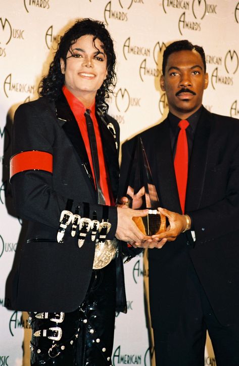 Michael and Eddie Murphy Michael Jackson Autograph, Black Love Movies, Michael Jackson 1988, Michael Jackson Bad Era, Ebony Magazine, Michael Jackson Smile, Michael Jackson Pics, King Of Pop, Music Pics