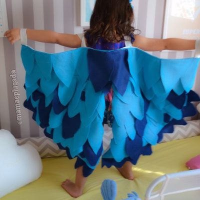 Passo a passo ASA em Feltro para Fantasia Arara Azul RIO | Mamãe Plugada Owl Costume Kids, Pig Fancy Dress, Fancy Dress Diy, Film Rio, Spring Costume, Diy Fantasia, Peter Pan Costumes, Diy Angel Wings, Carnival Holiday