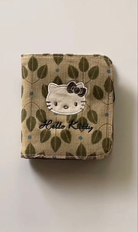 Hello Kitty Wallet, Sac Diy, Inside My Bag, Cute Wallets, New Rock, Hello Kitty Items, Pretty Bags, Cute Bags, Things To Buy