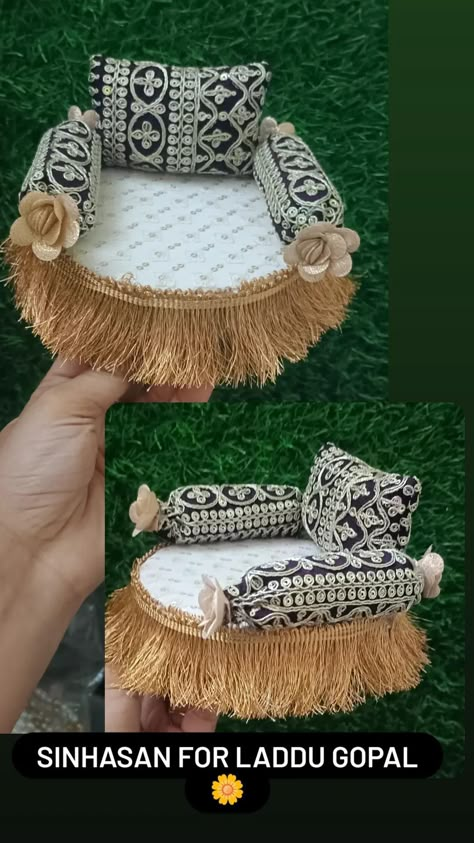 Krishna Asana Diy, Krishna Jula, Ladu Gopal Jhula Decoration, Jhula Decoration, Duppattas Designs Ideas, God Dress, Laddoo Gopal, Homemade Beds, Ganpati Decoration Theme