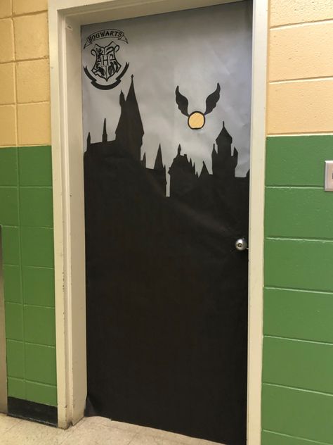 Hogwarts Door Decoration, Harry Potter Bedroom Door, Classroom Door Harry Potter, Harry Potter Themed Door, Storybook Classroom Door Ideas, Harry Potter Door Decorating Contest, Harry Potter Door Decorations Classroom, Harry Potter Christmas Door, Harry Potter Classroom Door