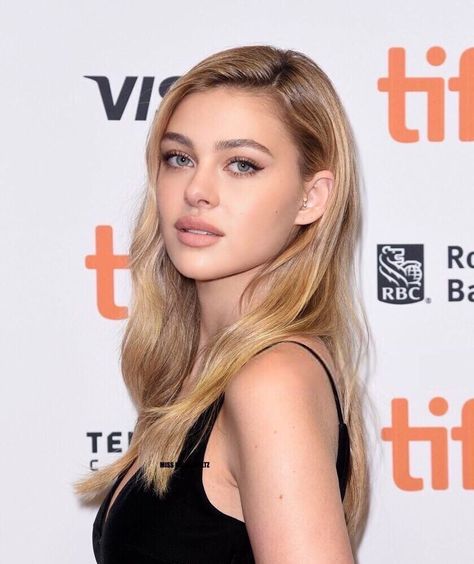 Nicola Peltz Bangs, Anya Taylor Joy Blonde, Actresses In Their 20s, Nicola Peltz Brown Hair, Nicola Peltz Blonde, Nicole Peltz, Blonde Actress, Amber Heard Platinum Hair, Nicola Peltz