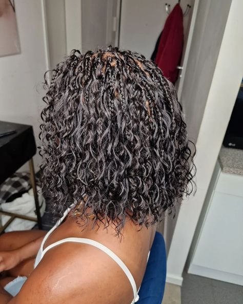 Boho Goddess Braids short Bobo 🔥 Hair braided by @munichhairbraider Follow us @marywiththeo @natural_mary_o_hair #münchenhairbraider . . . . . . . . ____________________________________ #munichhairbraider #braidingwig #hairbraiding #braidsbyme #braidedstyles #frenchbraids #longbraids #twobraids #boxbraids #braidstyles #braidstyles #knotlessboxbraids #knotless #beads #instahair #voiceofhair #braidsgang #broner #protectivehairstyle #longhair #cornrows #braids #hairstyles #braidswithcurls ... Braid Hairstyles Short, Knotless Beads, Cornrows Braids Hairstyles, Boho Goddess Braids, Braids Short, Short Box Braids Hairstyles, Hair Braider, Short Box Braids, Protective Hairstyle