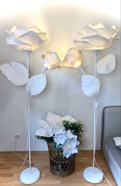 Diy Flower Lamp Tutorial, Flower Floor Lamp Diy, Flower Floor Lamp, Diy Floor Lamp, Flower Lamp Shade, Flower Floor, Big Lamp, Boho Crafts, Lamp Diy