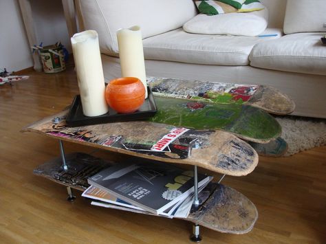 Skateboard Bedroom, Skateboard Room, Skateboard Furniture, Skateboard Decor, Diy Skateboard, Bar Stuff, Recycled Skateboards, Astuces Diy, Room Redesign