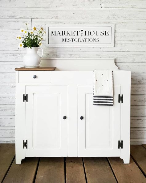 Authentic Farmhouse, Sink Decor, Country Chic Paint, Dry Sink, House Restoration, Furniture Rehab, Cottage Ideas, Linen Storage, Painting Furniture