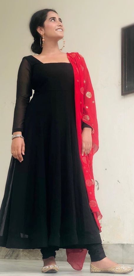 Black Simple Frock Suit Details: Frock: Plain Black Georgette Pajami: Black Liekra Dupatta: Red Chiffaun embroidery dupatta Price: Rs. 4000  For further inquiry contact through DM's Plain Saree Into Long Frock, Black Gorget Kurti Design, Plain Saree Long Frock Models, Plain Georgette Frock For Women, Plain Black Anarkali Suits, Plain Black Dress Indian, Gorget Kurta Design, Georgette Plain Long Frocks, Plain Black Frock Design