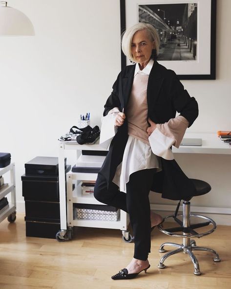 Journalists Accidentally Confuse A 63-Year-Old Teacher With A Fashion Icon And This Changes Her Life | DeMilked Casual Smart Outfits, Work Fall Outfits Women, Fall Outfits Women Over 40, Lyn Slater, Curvy Fall Outfits, Smart Outfits, Work Fall Outfits, Trendy Womens Fashion, Over 40 Outfits