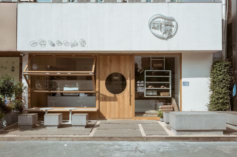 Designer: Cheng Ruonan Hidden in Nanjing community area, a Japanese grocery-style bakery is designed to provide customers with a sweet shopping experience lik… Japanese Coffee Shop, Folding Windows, Japanese Grocery, Stellar Works, Leisure Space, Coffee Shop Interior Design, Square Windows, Space Photography, Coffee Shops Interior