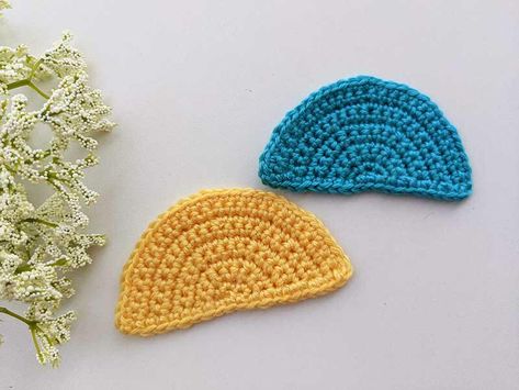 " A crochet semicircle (half-circle) is a versatile shape that starts as a flat half-round, making it perfect for various projects. This pattern is worked in rows. The semicircle pattern can be made using basic stitches like single, half-double, or double crochet, adjusting the stitch count to achieve the desired size and shape.   Sew the semicircle onto bags, clothing, or accessories as decorative pockets or appliqué details. Make larger semicircles for unique rugs, doormats, or placemats. or Crochet Half Circle Pattern, Crochet Shapes Flat, Crochet Semicircle, Crochet Mens Hat, Popular Crochet, Crochet Eyes, Crochet Beret, Basic Stitches, Crochet Wedding