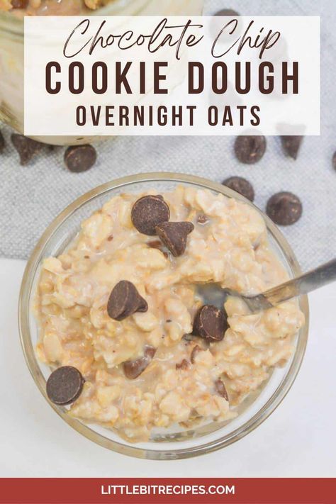 Start your day with this easy breakfast treat. A jar of sweet chocolate chip cookie dough overnight oats makes a healthy and indulgent meal! Cookie Dough Overnight Oats, Rolled Oats Recipe, Oat Chocolate Chip Cookies, Easy Breakfast Treats, Vanilla Overnight Oats, Easy Cookie Dough, Oats Recipes Breakfast, Braids Styling, Mason Jar Cookies