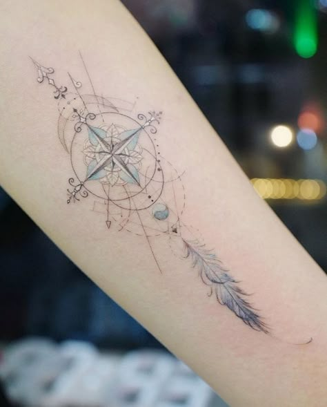 Compass Arrow Tattoo Feminine, Compass Tattoo Ideas For Women, Feminine Compass Tattoo Design, Compass Tattoo Feminine, Dream Catcher Tattoos, Compas Tattoo, Mandala Compass Tattoo, Watercolor Compass Tattoo, Feminine Compass Tattoo