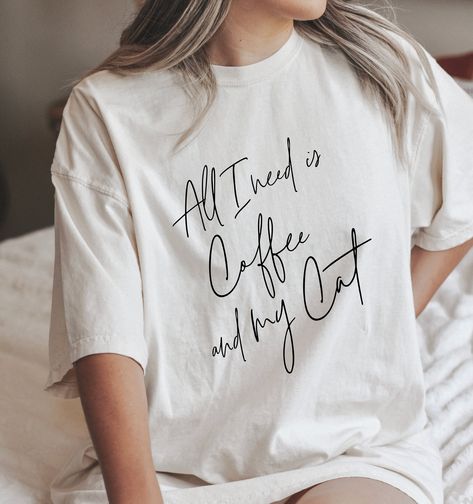 Winter Hoodie Outfit, Cat Mom Shirt Ideas, Cat Mom Shirt Cricut, Womens Cat Shirts, Cheap Trendy T-shirt With Cat Design, Cheap Trendy Cat Design T-shirt, Outfit Hoodie, Cat Mom Shirts, Winter Shirts