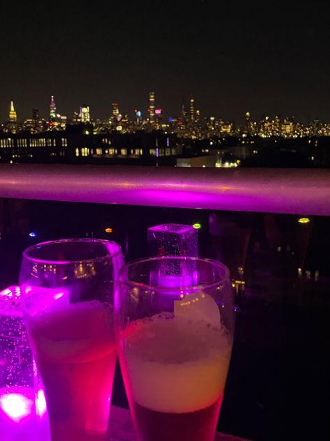 #nyc #rooftop #drinks #nightout Snap Date, Rooftop Date, Rooftop Drinks, Nyc Rooftop, Date Night, Night Out, Drinks, Quick Saves