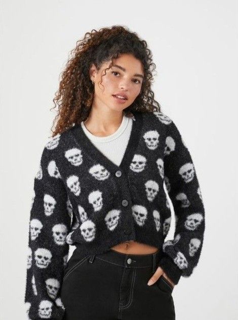 Halloween Cardigan, Gender Neutral Clothes, Skull Sweater, Cute Fall Outfits, Printed Cardigan, Gothic Outfits, Goth Outfits, Skull Print, Summer Fashion Outfits