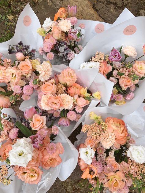 Bunch Of Flowers Bouquets, Bunch Of Flowers Aesthetic, Bouqette Of Flowers, Cute Flower Bouquets, Spring Time Aesthetic, Spring Season Aesthetic, Pretty Flowers Aesthetic, Pretty Bouquet Of Flowers, Pinterest Flowers