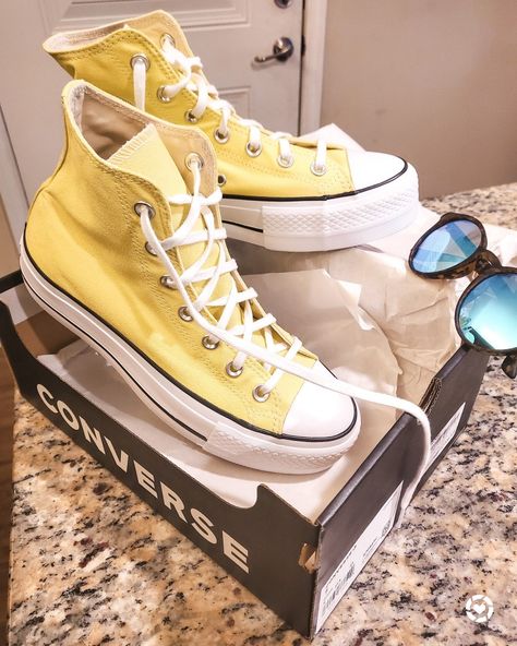 Cute Yellow Shoes, Yellow Converse Aesthetic, Light Yellow Converse, Yellow Platform Converse, Converse Painting, Platform High Top Converse, Converse For Women, Colourful Closet, Converse Yellow