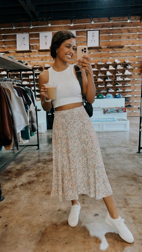 Flower Skirt Outfit, Floral Skirt Outfits, Skirt Outfits Summer, Long Skirt Outfits, Cute Spring Outfits, Skirt Outfit, Mode Inspo, Summer Skirts, Cute Summer Outfits