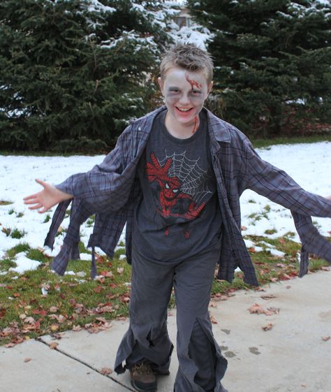 Kids Zombie Costume Boys Diy, Boys Zombie Costume Diy, Zombie Costume Kids, Diy Costumes Kids Boys, Zombie Kid, Zombie Halloween Costumes, Easy Costume, Boy Diy, Kids Costumes Boys