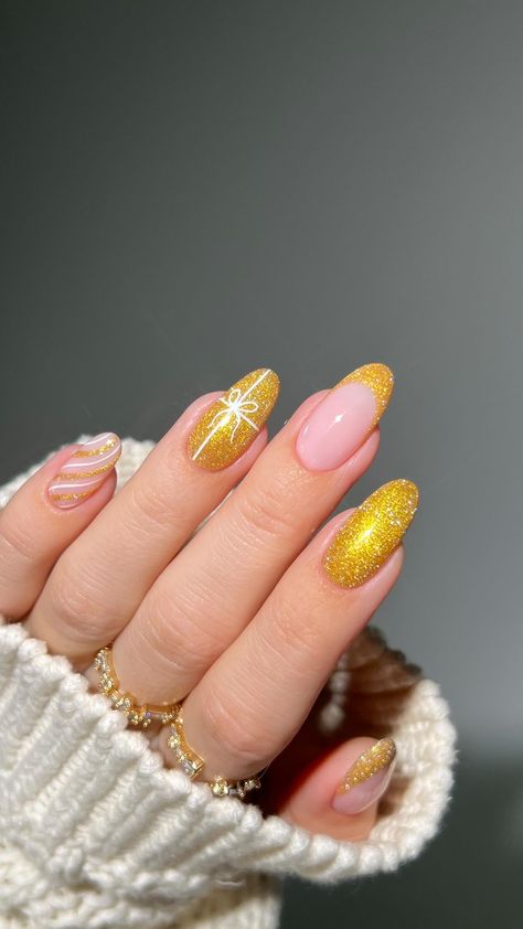 Aesthetics Nails, Navidad Nails, Christmas Gift Nails, Christmas Nail Colors, Nye Nails, New Years Nail Designs, Christmas Gel, December Nails, Fall Nail Trends