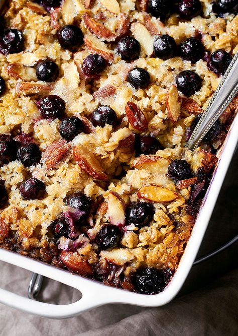 bluebbery baked oats breakfast Oatmeal French Toast, Breakfast Crowd Pleasers, Breakfast For A Crowd Make Ahead, Blueberry Oatmeal Recipes, Healthy Breakfast Baking, Blueberry Baked Oatmeal, Blueberry Oatmeal Bake, Menu Sarapan Sehat, Breakfast Oatmeal Recipes