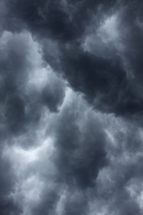 storm cloud  - time to make thunder cake. Black Cloudy Sky, Cloudy Sky Aesthetic Quotes, Sky Aesthetic Quotes, Dark Sky Aesthetic, Cloudy Sky Aesthetic, Thunder Cake, Video Rain, Rainy Sky, Clouds Photography