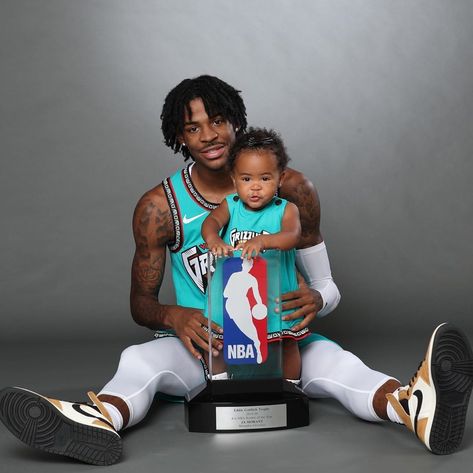 Ja Morant and Kaari Jaidyn Morant. Ja Morant Style, Nba Artwork, Best Nba Players, Nba Basketball Art, Basketball Players Nba, Nba Fashion, Bleacher Report, Basketball Photography, Sneakers Fashion Outfits