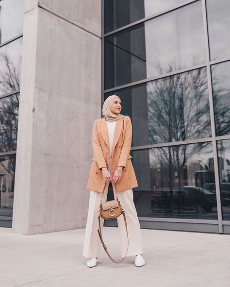 Leena Snoubar di Instagram "What’s your go-to modest clothing item? I love a good longline blazer! 😍Screenshot to shop my outfit or find me on the LTK app!…" With Love Leena, Love Leena, Fesyen Islam, Soft Fits, Hijabista Fashion, Hijabi Fits, Street Hijab Fashion, Modern Hijab Fashion, Stylish Hijab