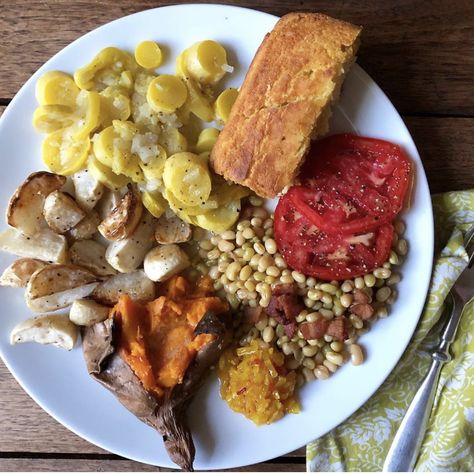 Southern Vegetable Plate, Vegetable Plate Dinner, Table Menu Ideas, Veggie Plate, Vegetable Plate, African American Culture, Southern Food, Sunday Dinner, African Food