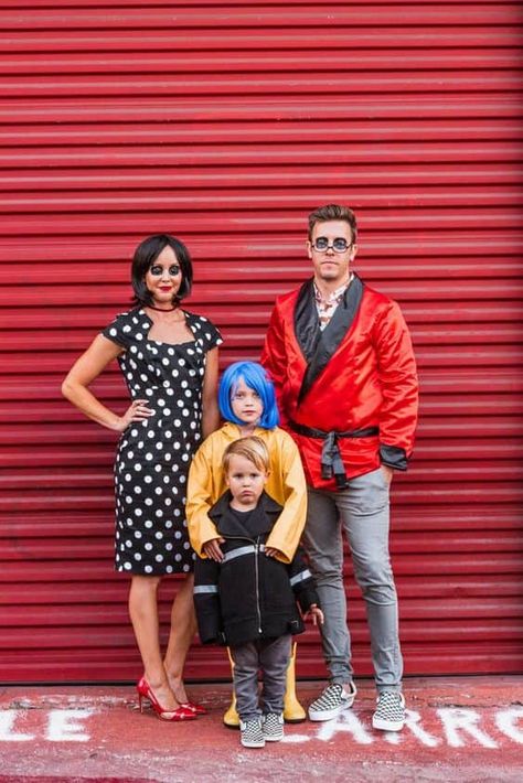 50 Fun Family Halloween Costumes with Kids » Lady Decluttered Halloween Coraline, Coraline Halloween Costume, Coraline Halloween, Dad Costume, Coraline Costume, Other Mother, Creepy Costumes, Costumes For Teens, Group Halloween Costumes