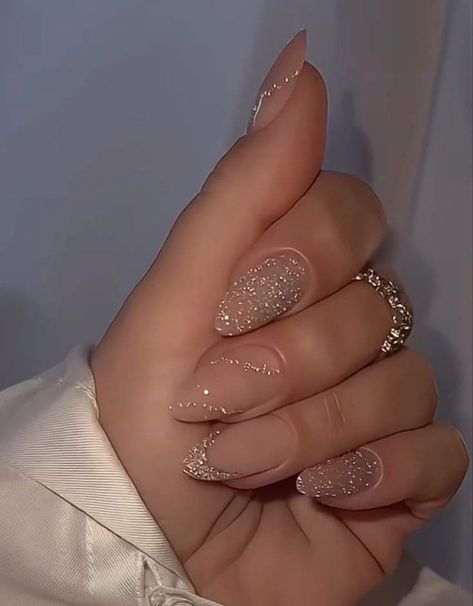 January Bday Nails, Nail Inspiration Sparkle, Birthday Nails Oval Shape, Sparkly Nail Art Designs, Sparkle Birthday Nails, Elegant Winter Acrylic Nails, Pretty Birthday Nails Almond, 1920s Inspired Nails, Birthday Nail Set Ideas Almond