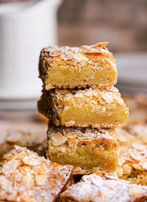 Simple And Delicious Almond Croissant Blondies - DreamCakeTrue Almond Croissant Blondie, Almond Croissant Cheesecake, Almond Blondies, Spring Sweets, Easy Bakes, Almond Desserts, Blondie Recipe, Almond Cookie, Almond Bars