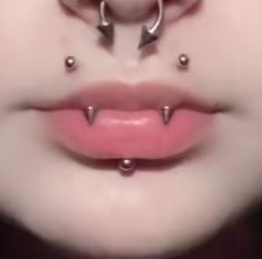 Angel Bites Jewelry, Angel Peircings, Vampire Peircings, Mouth Piercings Aesthetic, Fang Percing, Angel Fang Peircings, Vertical Angel Bites Piercing, Mouth Persing, Fang Peircings