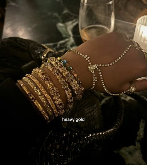 Gold Jewelry Dark Skin, Unique Jewelry Aesthetic, En Route Jewelry Aesthetic, Bracelet Stacking Ideas, Gold Jewelry Black Women, Golden Jewelry Aesthetic, Body Jewelry Outfit, Bangles Aesthetic, Elegant Gold Jewelry