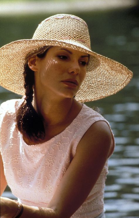 Sandra Bullock as Birdee Pruitt (Hope Floats): " You know, I always thought I was gonna be, I don't know, special. But I'm not. I'm just... I'm just an ordinary person. And that's OK. Because... you make me special." Hope Floats Movie, Sandra Bullock Movies, Hope Floats, Sandra Bullock, Serie Tv, American Actress, Celebrity Crush, Favorite Celebrities, Pretty Woman