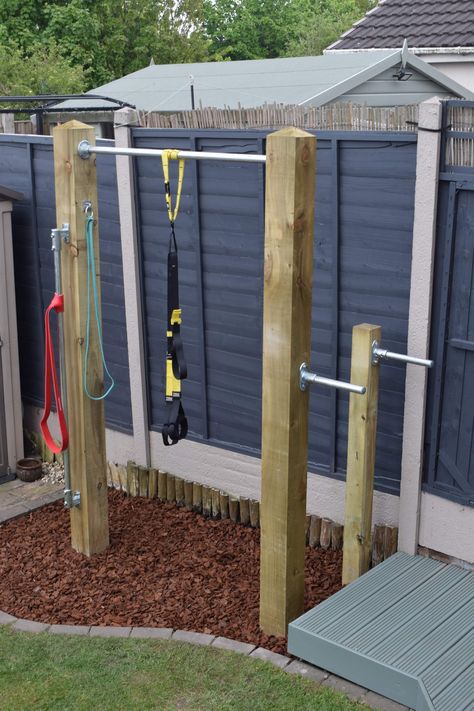 Chunky fenceposts and scaffolding poles to get us through lockdown Outdoor Gym Backyard, Outdoor Squat Rack, Outdoor Gym Ideas Backyards Diy, Diy Outdoor Gym, Outdoor Gym Ideas Backyards, Patio Gym Ideas, Backyard Gym Diy, Outdoor Gym Design, Stocktank Pool Ideas