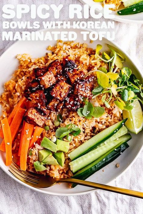 These spicy rice bowls are an explosion of flavour thanks to the Korean style marinated tofu. Add your favourite toppings and a squeeze of hot sauce for an easy and healthy dinner. #thecookreport #spicyrice #koreanfood Chinese Tofu, Rice Bowls Healthy, Rice Bowl Recipe, Healthy Rice, Spicy Rice, Rice Bowls Recipes, Marinated Tofu, Healthy Bowls, Easy Chinese