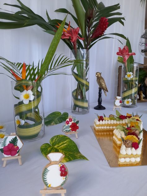 Décoration de table thème Tropical pour anniversaire de Mariage Buffet Theme, Sweet Buffet, Anniversary Decoration, Anniversary Decorations, Bouquets, Exo, Zen, Hawaii, Sweet Home