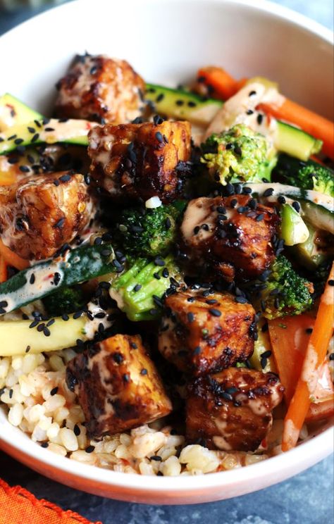 Broccoli Brown Rice, Rice Bowl Recipes, Weekday Lunches, Vegan Tempeh, Tempeh Recipes, Mapo Tofu, Sriracha Mayo, Rice Bowls Recipes, Buddha Bowls