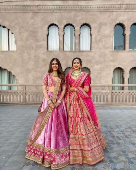 Pink Velvet Lehenga, Pink Bridal Lehenga, Reception Outfits, Velvet Lehenga, Mehendi Outfits, Indian Outfits Lehenga, Bridal Lehenga Collection, Indian Bridal Lehenga, Bride Sister