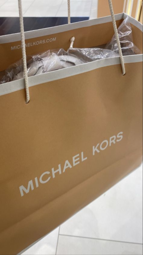 Michael Kors Bag Aesthetic, Michael Kors Aesthetic, Mk Bags Michael Kors, Board Themes, Vision Board Themes, Snap Ideas, Story Insta, Designer Shopping, Mk Handbags