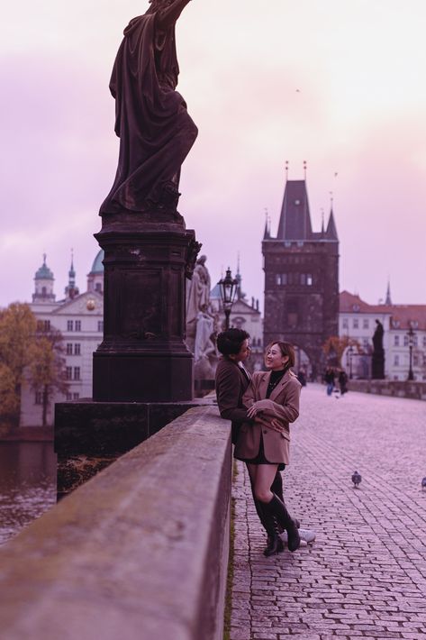 Sunrise Couple, Prague Winter, Bridge Photos, Couple Winter, Prague Photos, Amsterdam Photos, Charles Bridge, Couple Photoshoot, Cinematic Photography