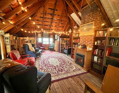 Attic Hangout Room Ideas, Hangout Room Ideas, Youth Group Rooms, Chill Out Room, American Foursquare, Attic Ideas, Hangout Room, Bedroom Drawing, Big Boy Bedrooms