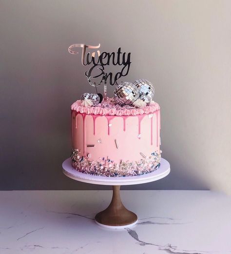 Girly 21st Birthday Cakes, 21st Birthday Cake Disco, Dolly Parton Birthday Cake Ideas, Dolly Parton 21st Birthday, Pink Disco Party Cake, Disco Cowgirl Party Cake, Pink Disco Birthday Cake, December Birthday Cake Ideas, Cocktail Party Cake