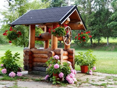 Water Well House, Wishing Well Garden, Modern Fencing, Garden Ladder, Small Japanese Garden, Creative Garden Decor, Hot Tub Backyard, Air Photo, Water Wheel