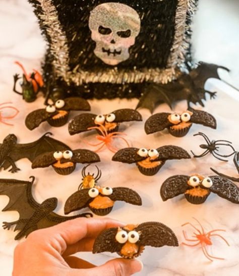 Reese's Bats Bat Eyes, Edible Eyes, Spooky Halloween Treats, Peanut Butter Cup, Pastry Bag, The Wings, Creamy Peanut Butter, Halloween Projects, Peanut Butter Cups