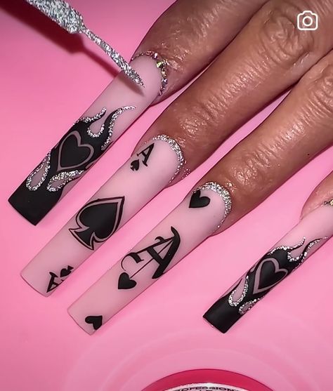 Amor Nails Design, Nails With Names On Them Ideas, Vegas Nail Designs Ideas, Ace Of Spades Nail Design, Ace Nails Designs, Queen Of Hearts Nails Acrylic, Nails With Thumb, Rockabilly Nails Designs, Spades Nails