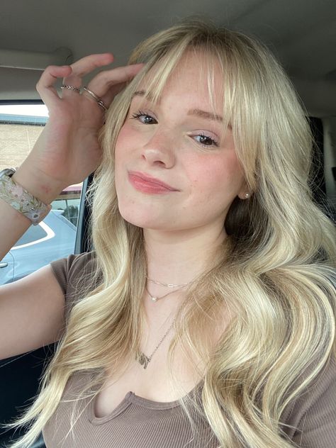 Blonde Whisky Bangs, Blonde Layered Bangs, Light Blonde Hair With Bangs, Blonde Balayage Wispy Bangs, Blonde Highlights Wispy Bangs, Whispy Front Bangs Blonde Hair, Blonde Hair With Wispy Bangs, Utah Blonde, Blonde Wispy Fringe